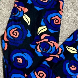 DISNEY Beauty and The Beast Roses LuLaRoe T&C